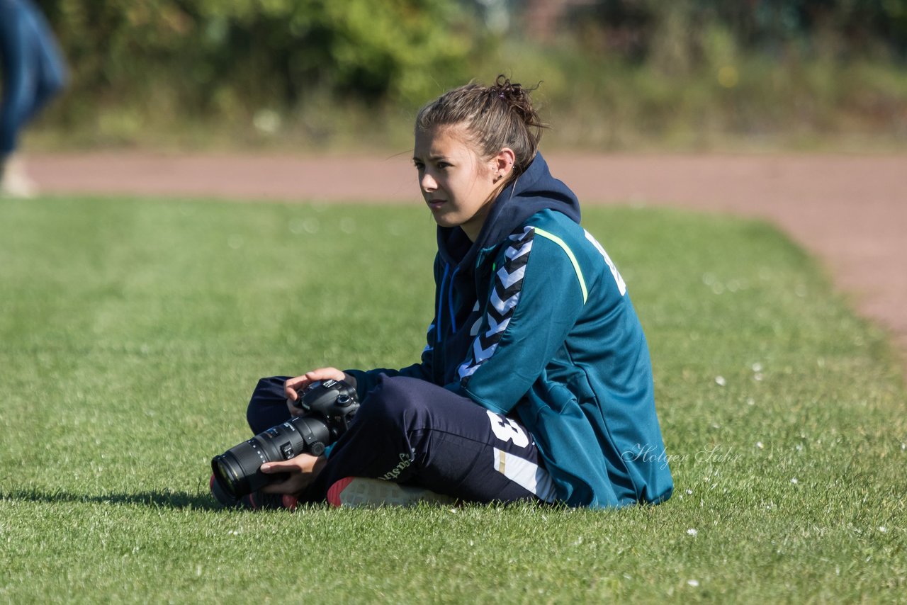 Bild 237 - B-Juniorinnen Krummesser SV - SV Henstedt Ulzburg : Ergebnis: 0:3